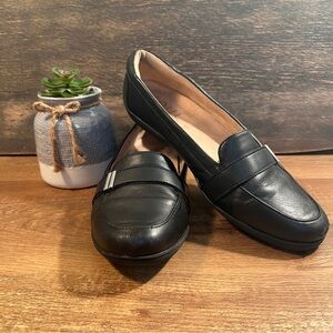 SOUL Naturalizer Black Flats with‎ Classic Loafer Design
